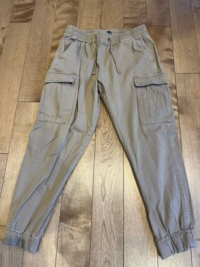 refuge Men's Cargo Pants in Khaki/Tan